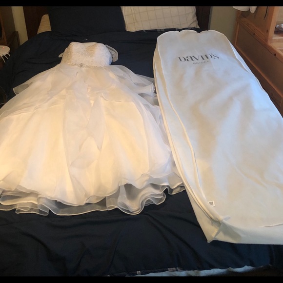 David’s Bridal Lace, Organza Wedding Gown Beading - Picture 5 of 6